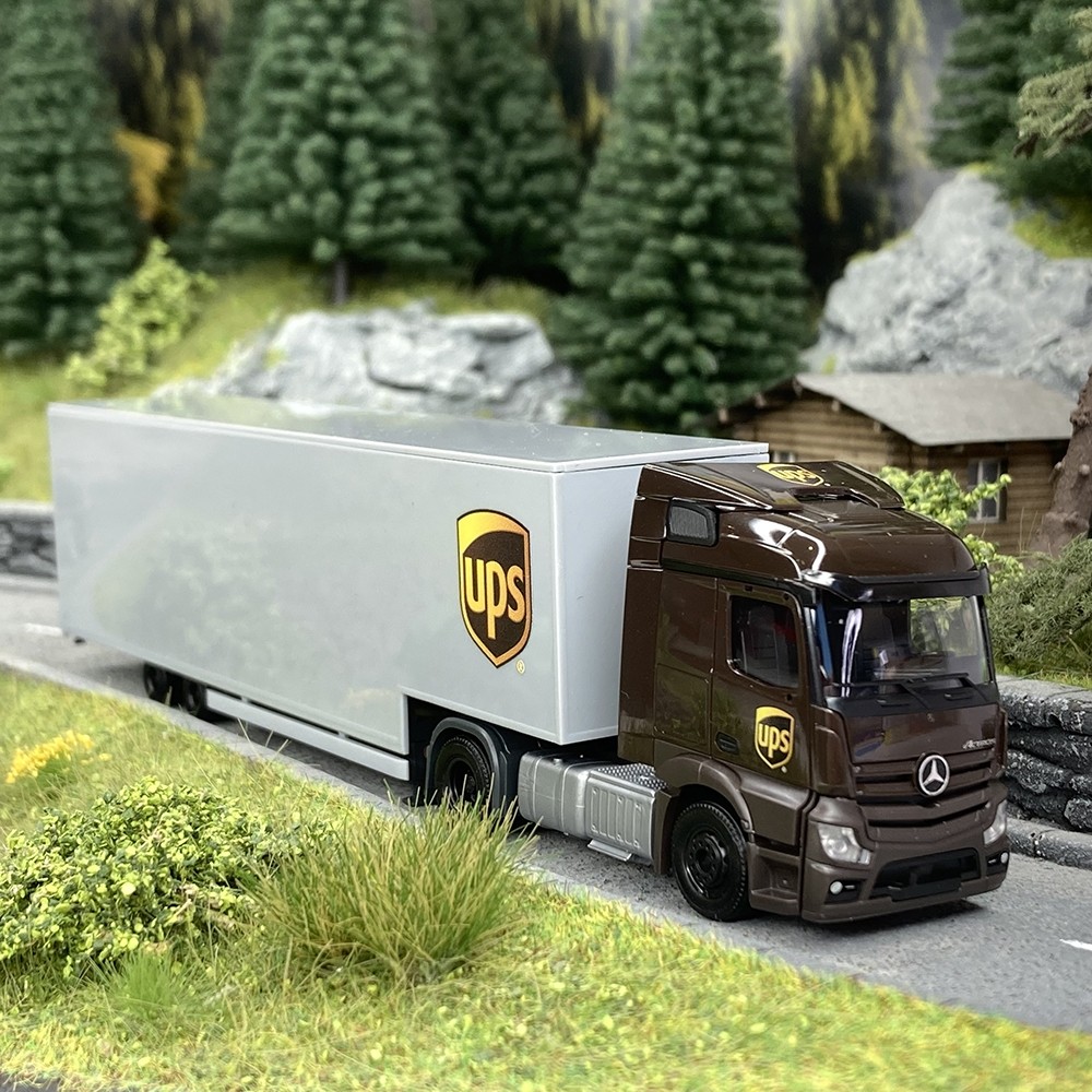 Herpa Mercedes-Benz Actros Classicspace Wechselkoffer-Hängerzug UPS